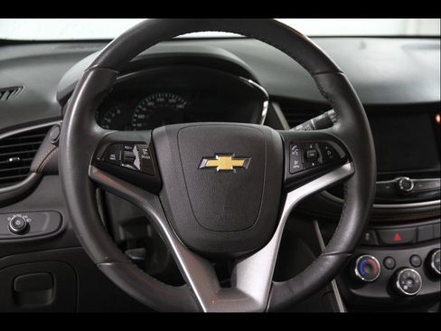 Certified 2022 Chevrolet Trax LT w/ LT Convenience Package image 7