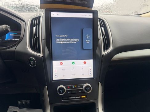 Used 2024 Ford Edge SE image 11