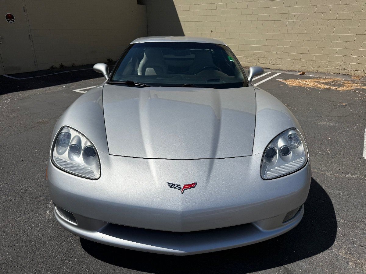 Used 2007 Chevrolet Corvette Coupe w/ Preferred Equipment Group RWD image 2
