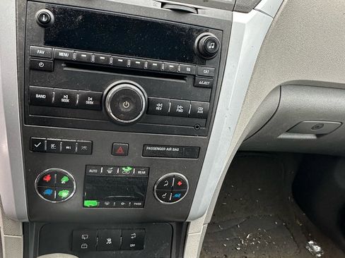 Used 2011 Chevrolet Traverse LT w/ Personal Connectivity Package image 9