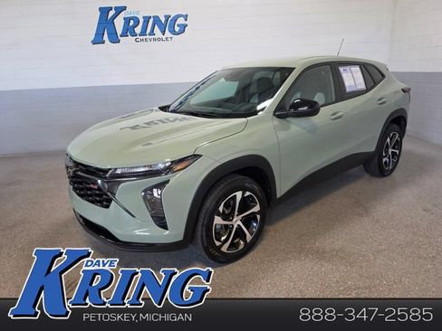 Used 2024 Chevrolet Trax RS FWD image 1