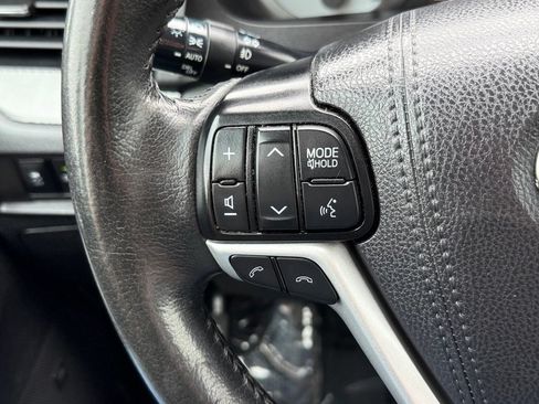 Used 2020 Toyota Sienna SE Premium w/ Nightshade Edition FWD image 38