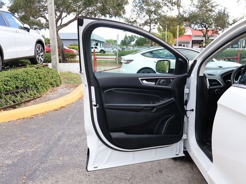Used 2022 Ford Edge Titanium image 26
