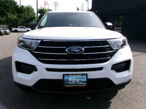 Certified 2022 Ford Explorer XLT w/ Equipment Group 202A AWD/4WD image 2