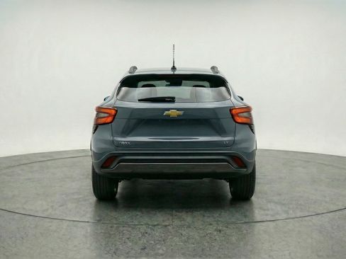 Used 2025 Chevrolet Trax LT FWD image 7