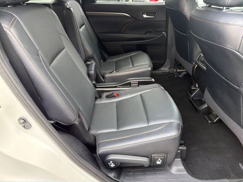 Used 2019 Toyota Highlander Limited AWD/4WD image 16