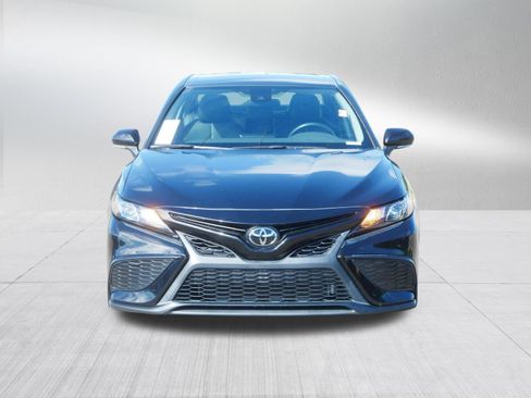 Used 2023 Toyota Camry SE FWD image 2