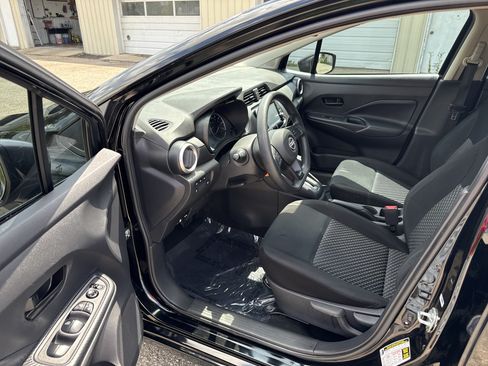 Used 2023 Nissan Versa S w/ Trunk Package FWD image 12