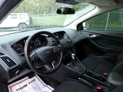 Used 2016 Ford Focus SE w/ SE Cold Weather Package FWD image 12