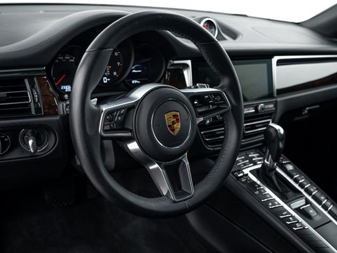 Certified 2021 Porsche Macan AWD/4WD image 16