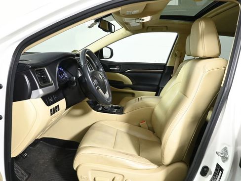 Used 2015 Toyota Highlander Limited AWD/4WD image 3