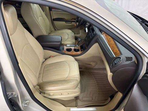 Used 2011 Buick Enclave CXL image 27