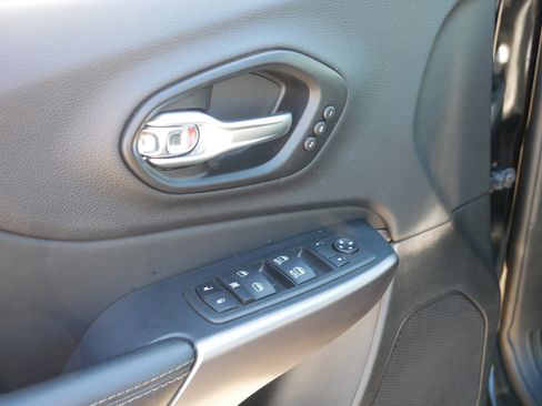 Used 2022 Jeep Cherokee Limited image 15