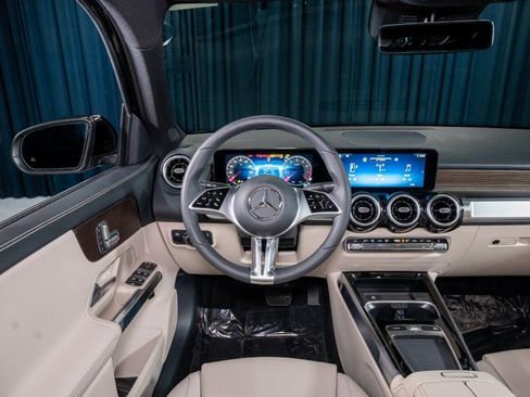 New 2026 Mercedes-Benz GLB 250 image 14