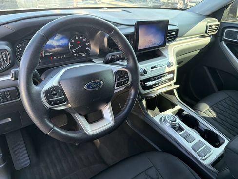 Used 2022 Ford Explorer XLT RWD image 10