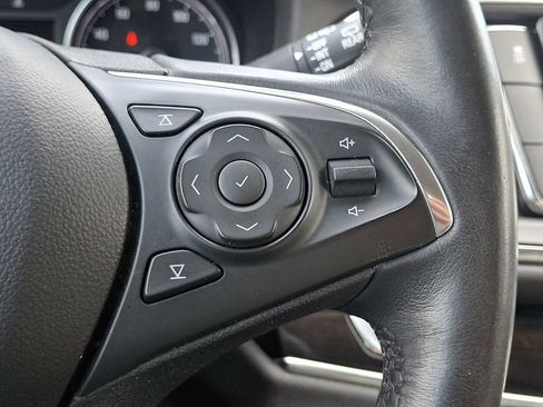 Used 2018 Buick Enclave Essence FWD image 27