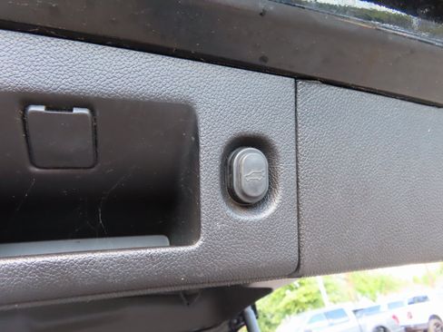 Used 2020 Cadillac Escalade ESV Premium Luxury image 34