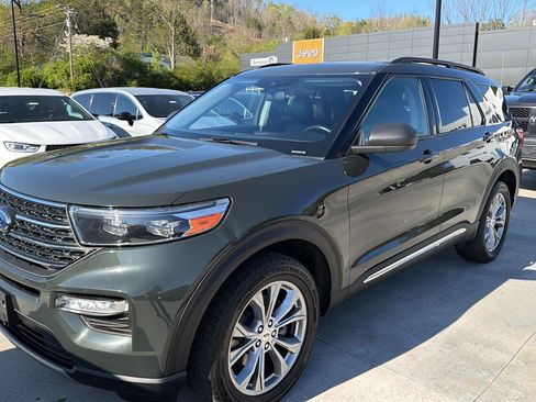 Used 2022 Ford Explorer XLT w/ Equipment Group 202A AWD/4WD image 7