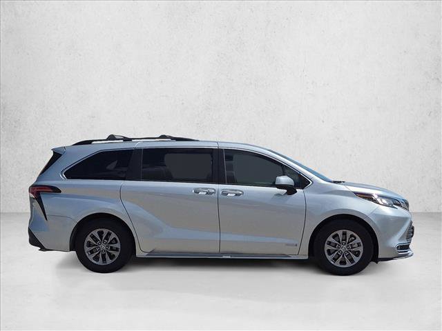 Used 2021 Toyota Sienna XLE FWD image 4