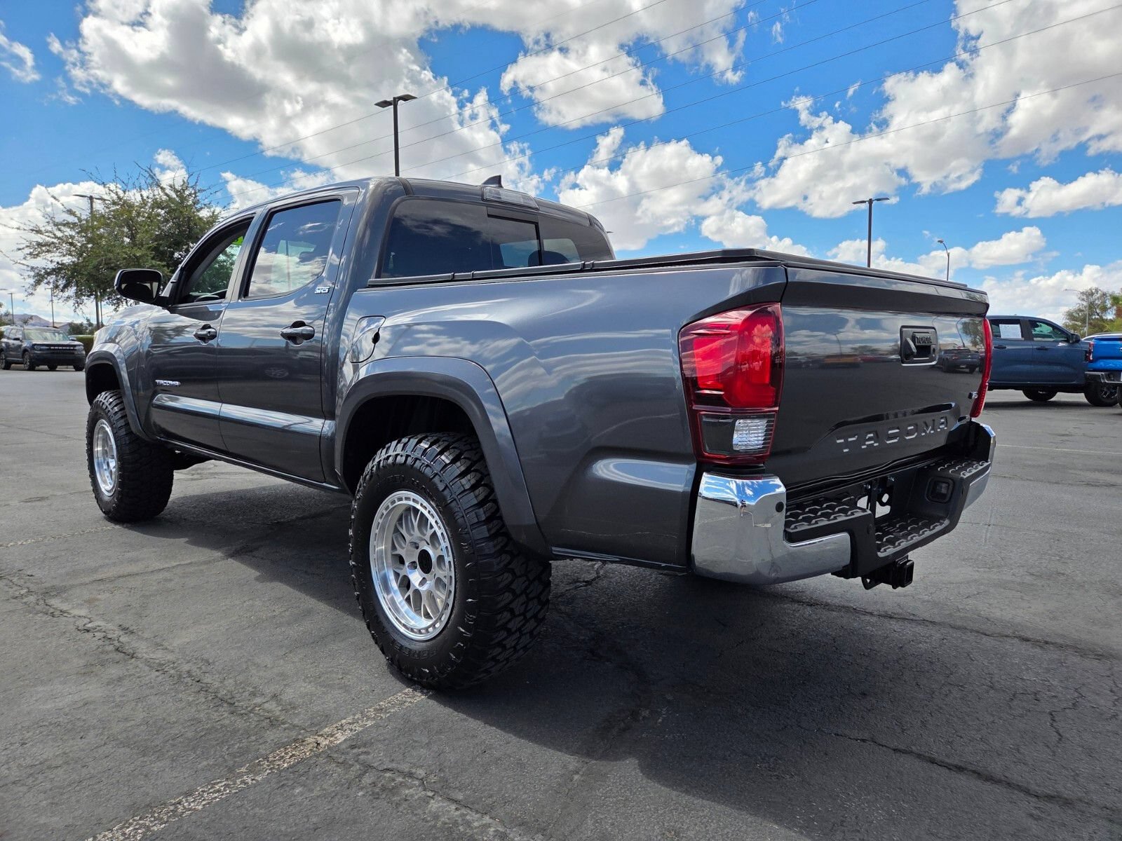 Used 2018 Toyota Tacoma SR5 RWD image 4