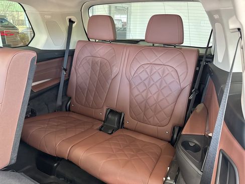 Certified 2025 BMW X7 xDrive40i w/ Premium Package image 36