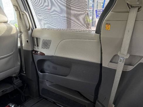 Used 2013 Toyota Sienna XLE w/ Premium Pkg FWD image 27