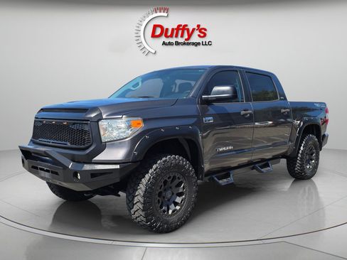 Used 2017 Toyota Tundra SR5 w/ TRD Off Road Package AWD/4WD image 15