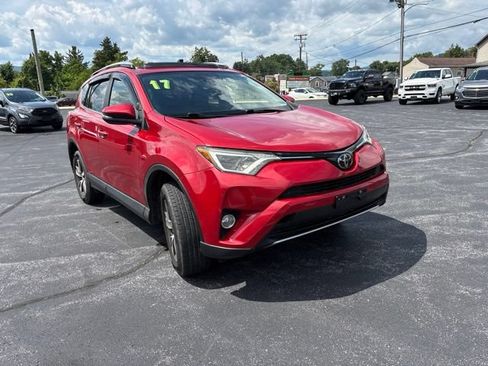 Used 2017 Toyota RAV4 XLE AWD/4WD image 2