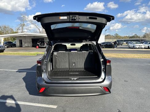 New 2025 Toyota Highlander FWD image 41