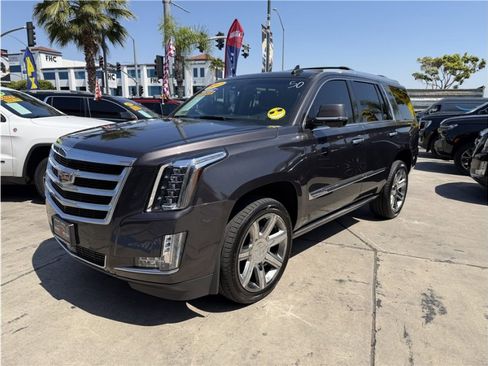 Used 2017 Cadillac Escalade Premium Luxury AWD/4WD image 3