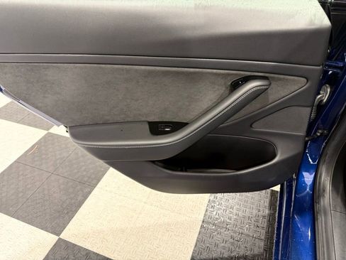 Used 2019 Tesla Model 3 Standard Range image 17