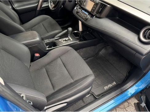 Used 2018 Toyota RAV4 XLE image 22