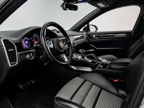 Used 2022 Porsche Cayenne Turbo image 35