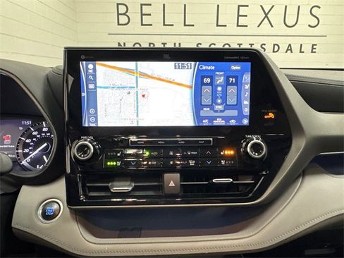 Used 2020 Toyota Highlander Limited image 16