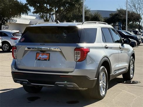 Used 2022 Ford Explorer XLT w/ Equipment Group 202A image 4