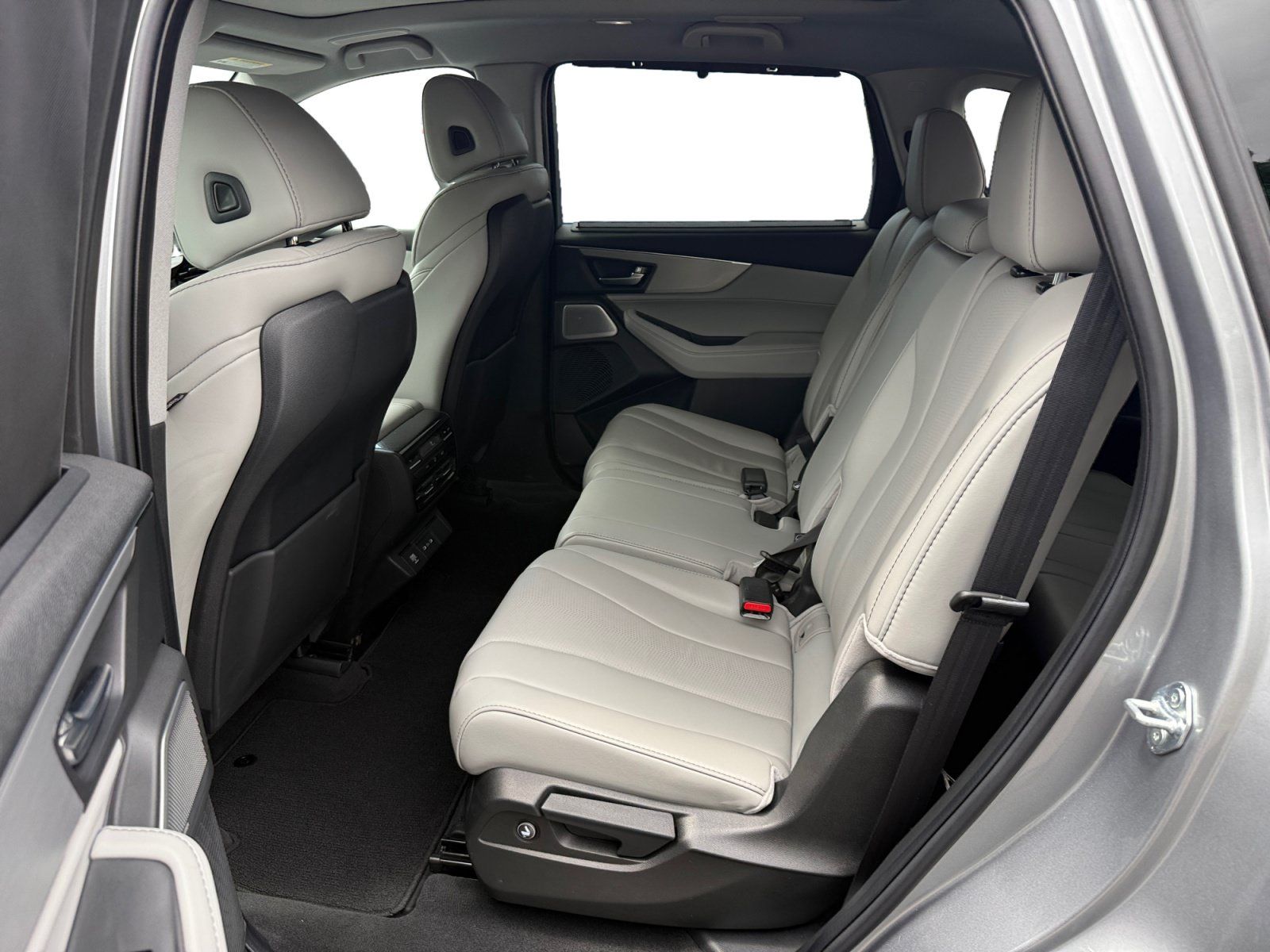 Used 2025 Acura MDX w/ Technology Package AWD/4WD image 16