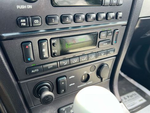 Used 2003 Ford Thunderbird image 32