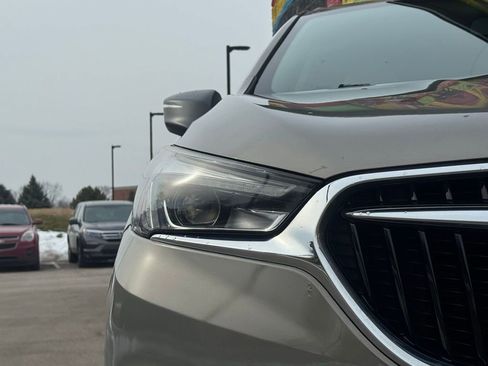 Used 2018 Buick Enclave Essence image 9