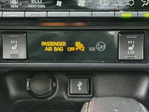 Certified 2021 Toyota RAV4 XLE Premium AWD/4WD image 20