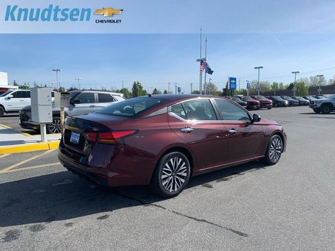 Used 2024 Nissan Altima 2.5 SV FWD image 7