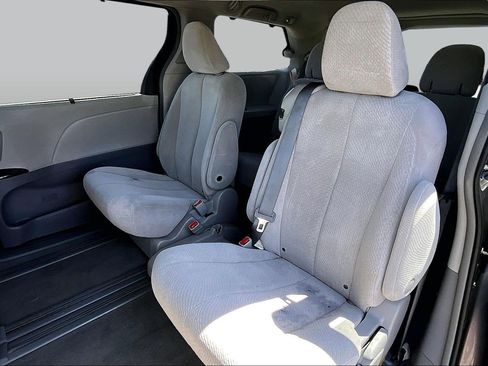 Used 2014 Toyota Sienna LE FWD image 24