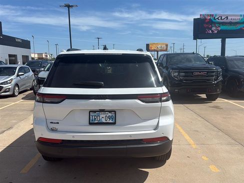 Used 2024 Jeep Grand Cherokee Altitude AWD/4WD image 10