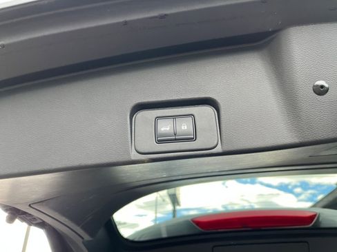 Used 2025 Nissan Rogue SV FWD image 23