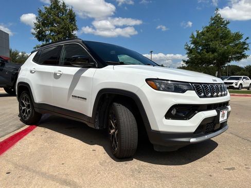 Used 2025 Jeep Compass Limited AWD/4WD image 4