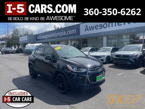 Used 2022 Chevrolet Trax LT w/ Premium Seat Package AWD/4WD image 1