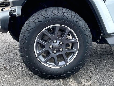 Used 2020 Jeep Gladiator Overland AWD/4WD image 8