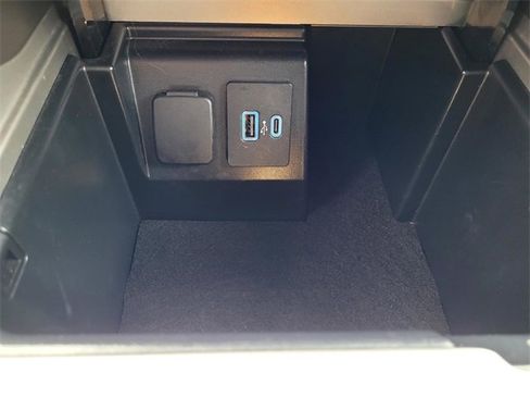 Certified 2022 Ford Explorer Platinum w/ Equipment Group 601A image 18