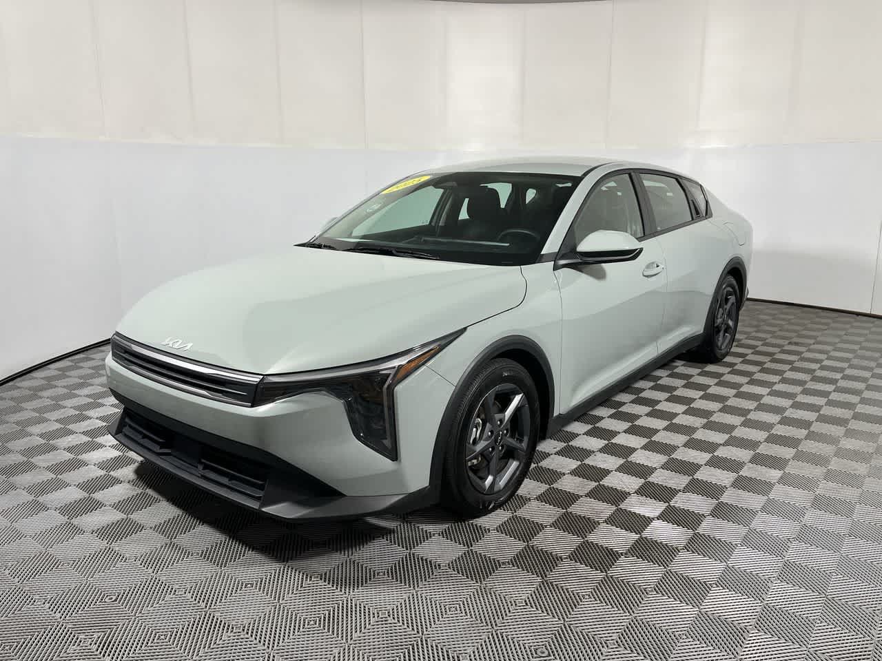 Used 2025 Kia K4 FWD image 4