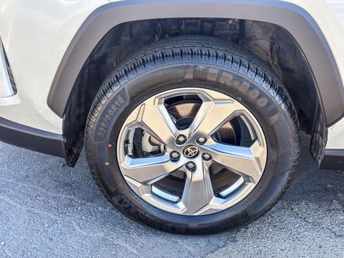 Used 2021 Toyota RAV4 XLE Premium AWD/4WD image 11