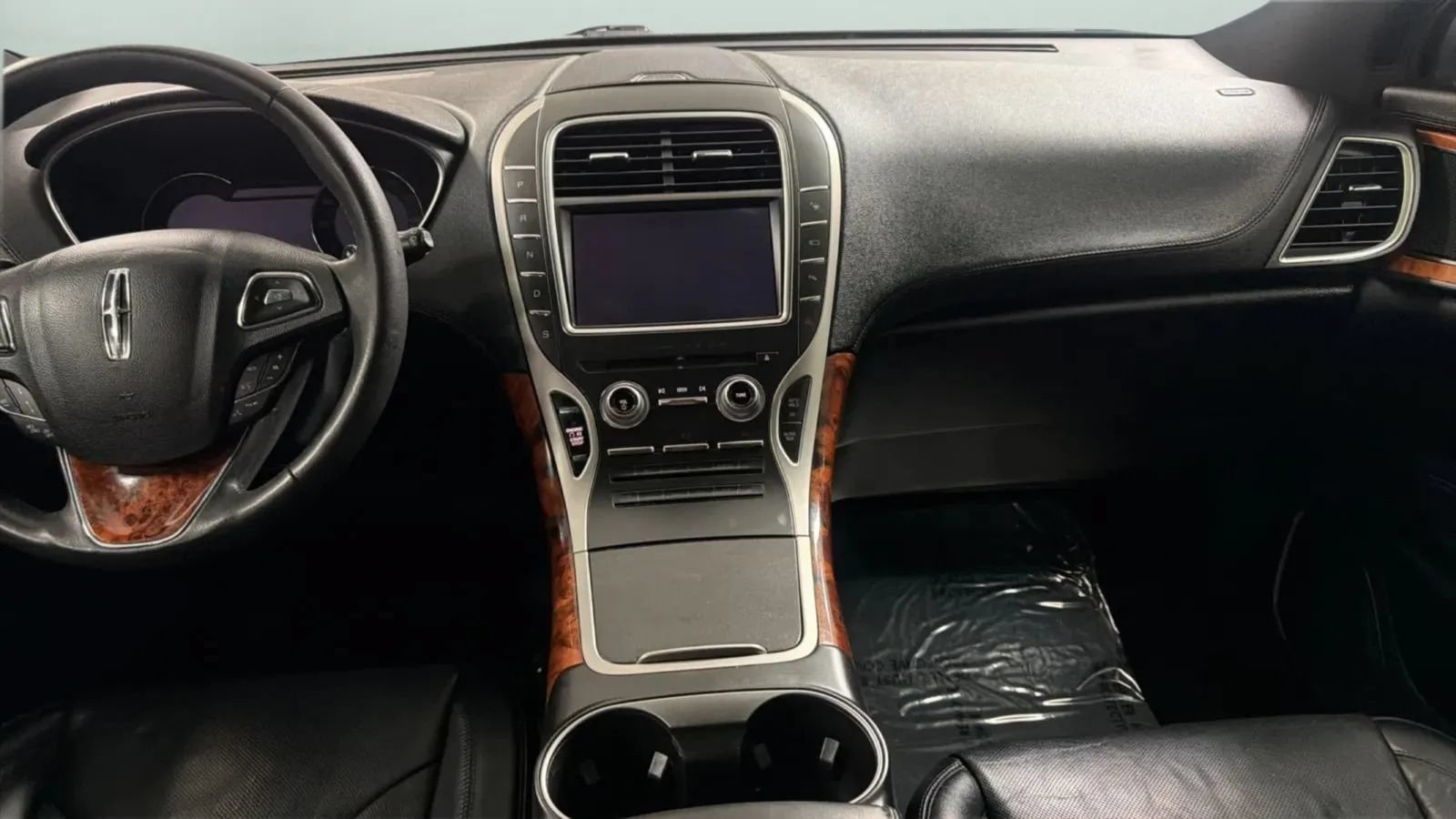 Used 2017 Lincoln MKX Reserve w/ Driver Assistance Package FWD image 16